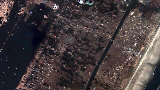 Satelliteimagesphotodevastationearthquaketsunamisendaiarahama2